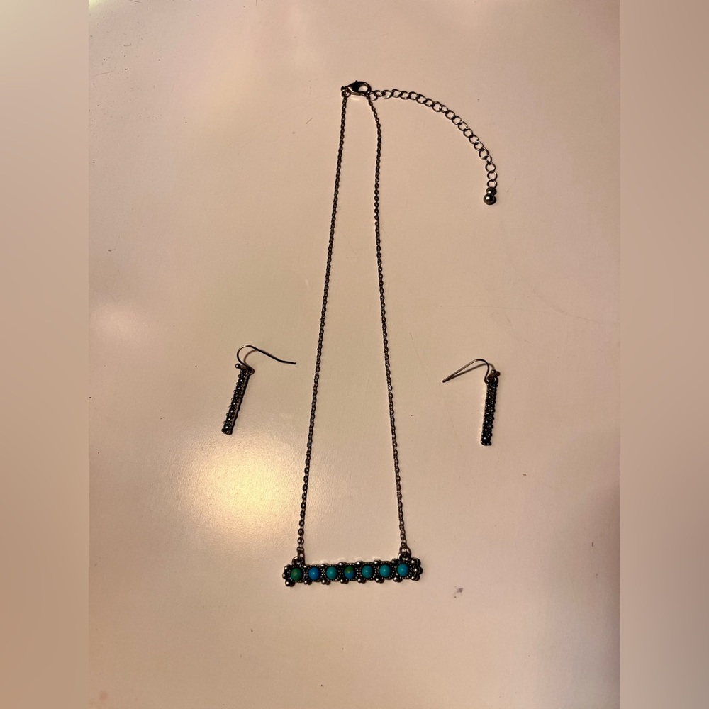 Faux bar turquoise and silver necklace and earring set